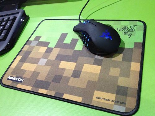 Razer が Minecon 11 に出展するコラボゲーミングマウスパッドの画像を公開 Negitaku Org Esports