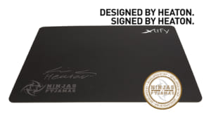 レジェンドプロゲーマーHeatoNデザインのプラスチック系ゲーミングマウスパッド『Xtrfy XG-GP3-L-HeatoN』