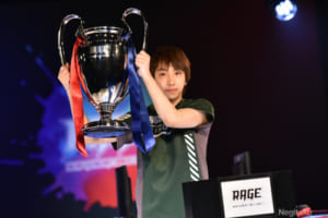 eスポーツ大会『RAGE Vol .2 GRAND FINALS』STREET FIGHTER V部門でyukadon選手が優勝