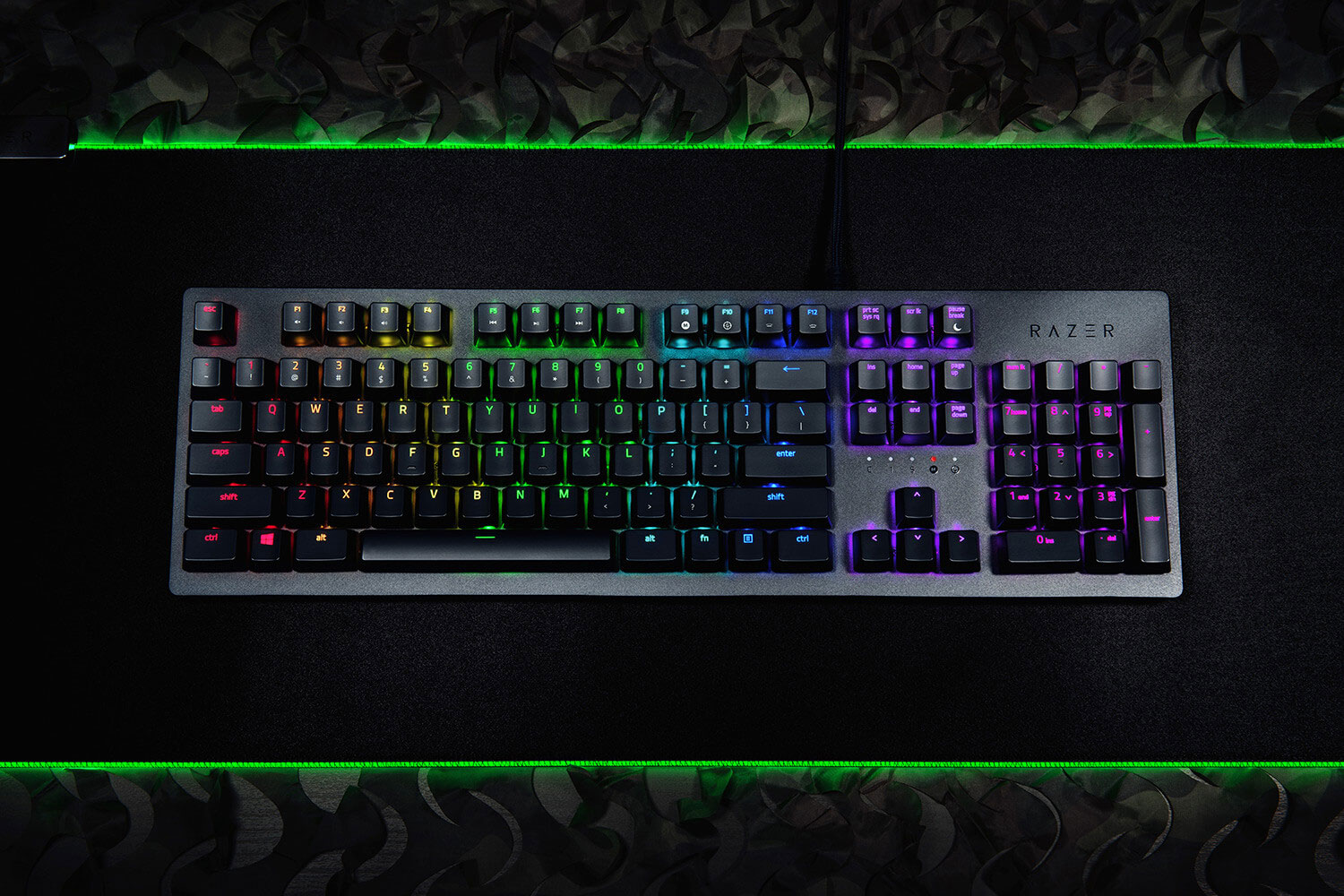 『Razer』が新開発オプトメカニカルスイッチ採用のフラグシップゲーミングキーボード『Razer Huntsman』を発表