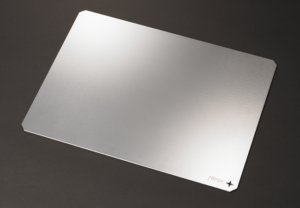超平面の金属製ゲーミングマウスパッド「NINJA RATMAT」が2019年10月より受注開始、価格は6万円以上を予定、「TGS2019」で製品体験コーナーを展開