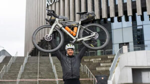 “チャリで来た” pashaBiceps氏が自転車でCS2メジャー大会開催地・デンマークへ到着、水上も含め7日で1,000キロ走破