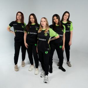 女性Counter-Strike大会4連覇中「Team Pigeons」のメンバーが「Imperial」と所属契約