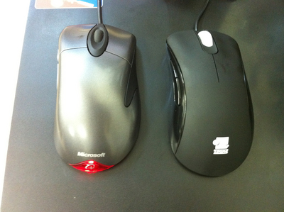 ZOWIE EC1 Black と Microsoft IntelliMouse Explorer 3.0 (真上)