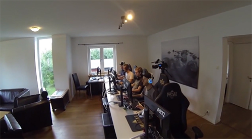 ムービー『Tour of NiP Gaming House』